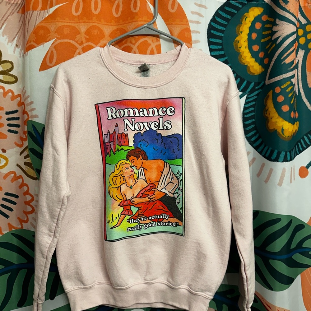 Gildan - romance novels graphic crewneck - S - Picture 2 of 7